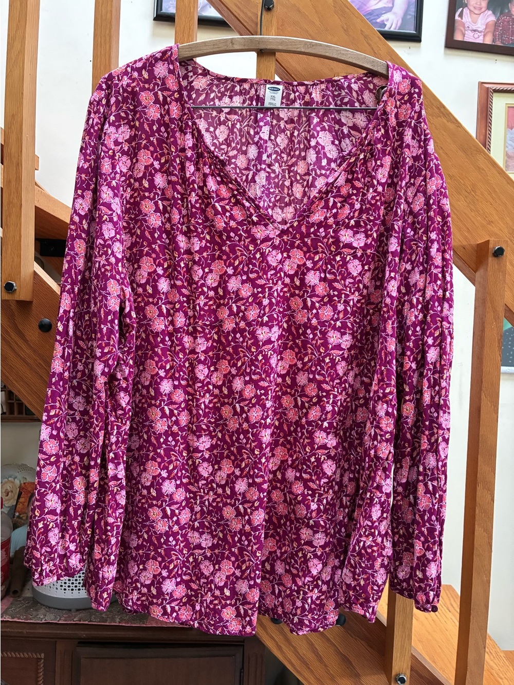 Old Navy XXL Women's V-Neck Floral Long Sleeve Top - Magenta Pink